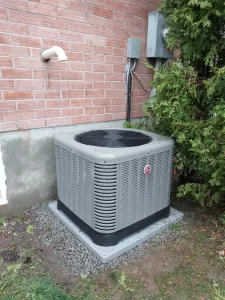 Rheem central air conditioner installed by cooling contractor AirZone HVAC Services in Richland, ON (spring 2024).